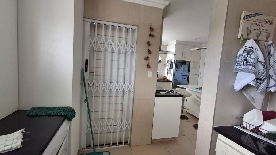 3 Bedroom Property for Sale in Boggomsbaai Western Cape